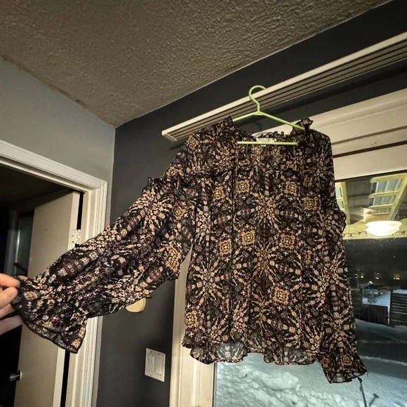 Like new condition. Very flowy and loose fitting. - Picture 11 of 14